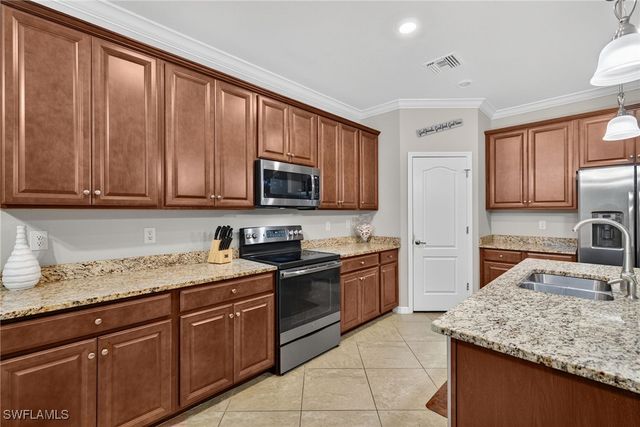 9442 Greenleigh CT, Naples, FL 34120