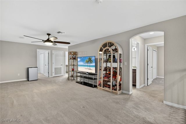 9442 Greenleigh CT, Naples, FL 34120