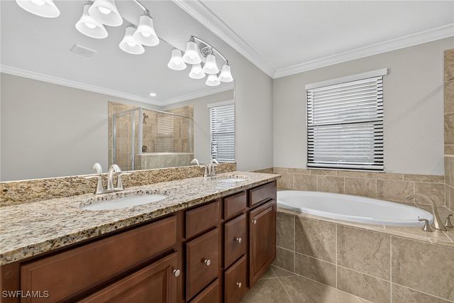 9442 Greenleigh CT, Naples, FL 34120