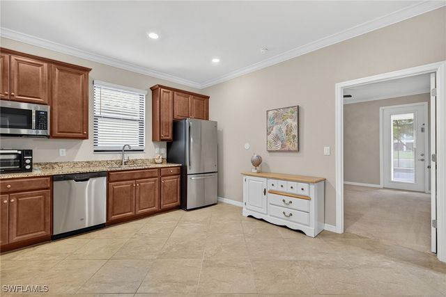 9442 Greenleigh CT, Naples, FL 34120