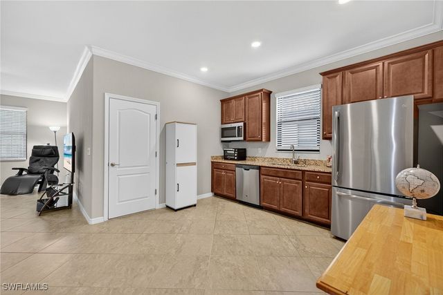 9442 Greenleigh CT, Naples, FL 34120