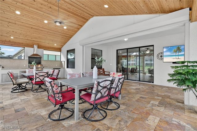 9442 Greenleigh CT, Naples, FL 34120