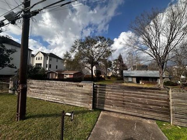 1235 W 25th Street, Houston, TX 77008