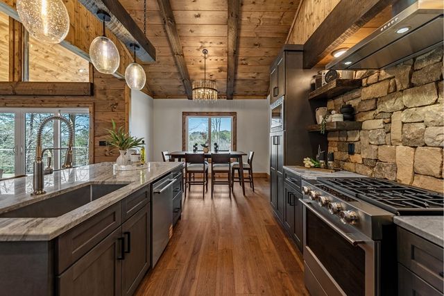 698 Oak Ridge Way, Ellijay, GA 30536