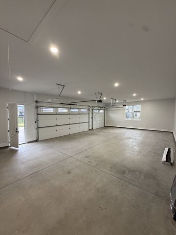 879 Shady Bluff Trl, Clarksville, TN 37043