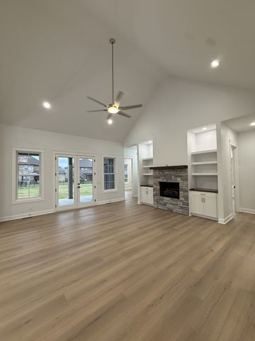 879 Shady Bluff Trl, Clarksville, TN 37043