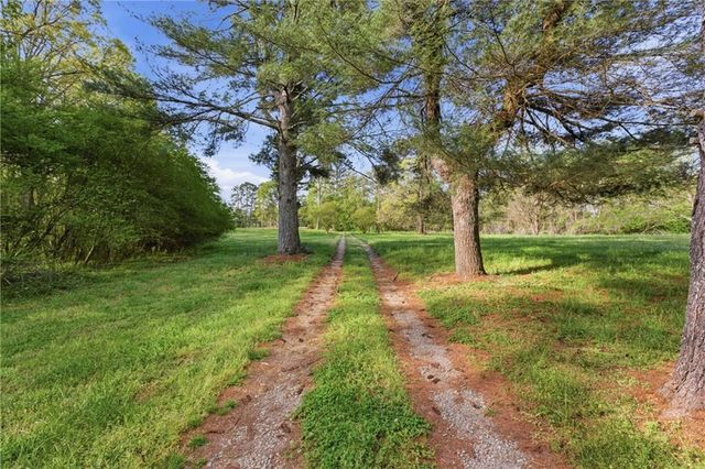 6668 Belton Bridge Road, Lula, GA 30554