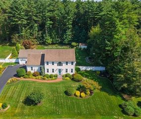 53 Queens Circle, Raynham, MA 02767