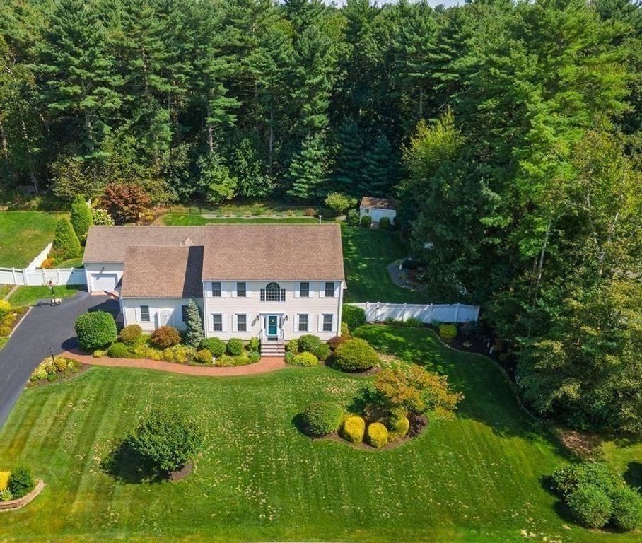 53 Queens Circle, Raynham, MA 02767