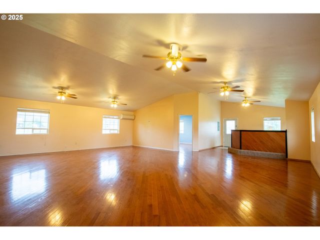 205 FAIR OAKS Rd, Oakland, OR 97462