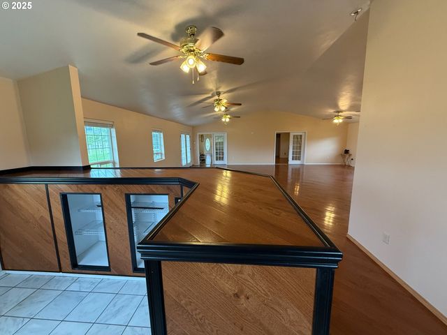 205 FAIR OAKS Rd, Oakland, OR 97462