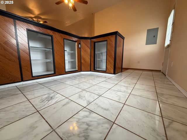 205 FAIR OAKS Rd, Oakland, OR 97462