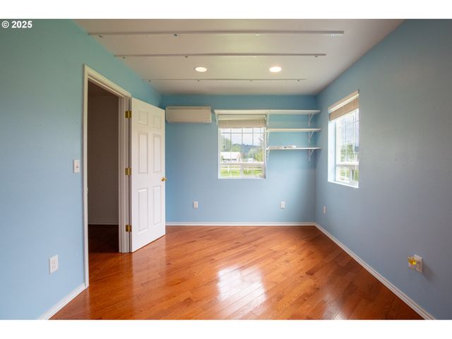 205 FAIR OAKS Rd, Oakland, OR 97462