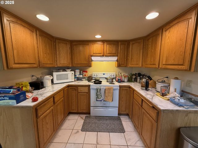 205 FAIR OAKS Rd, Oakland, OR 97462