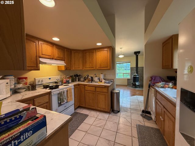 205 FAIR OAKS Rd, Oakland, OR 97462