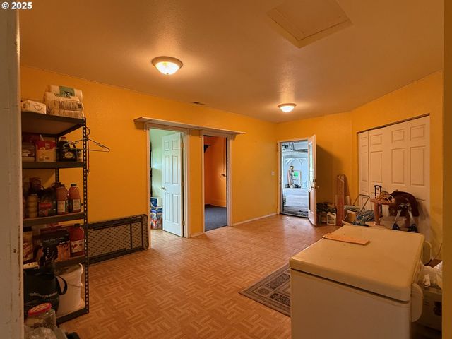 205 FAIR OAKS Rd, Oakland, OR 97462