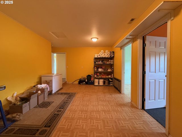 205 FAIR OAKS Rd, Oakland, OR 97462