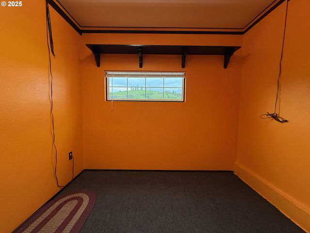 205 FAIR OAKS Rd, Oakland, OR 97462