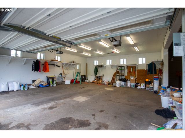 205 FAIR OAKS Rd, Oakland, OR 97462