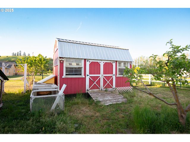 205 FAIR OAKS Rd, Oakland, OR 97462