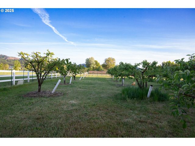 205 FAIR OAKS Rd, Oakland, OR 97462