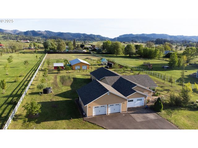 205 FAIR OAKS Rd, Oakland, OR 97462