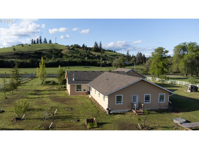 205 FAIR OAKS Rd, Oakland, OR 97462