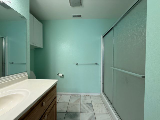 205 FAIR OAKS Rd, Oakland, OR 97462