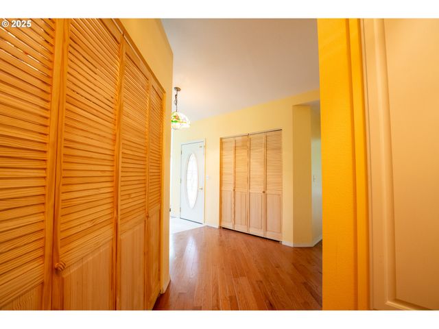 205 FAIR OAKS Rd, Oakland, OR 97462