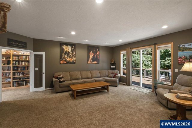 10102 Liberty Rd S, Salem, OR 97306