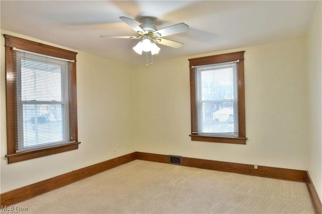 351 Laird Avenue NE, Warren, OH 44483