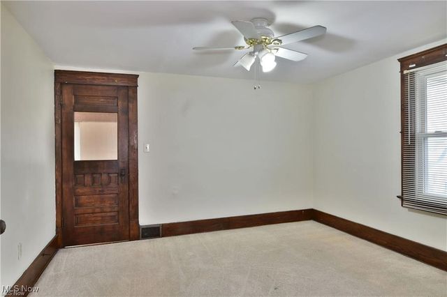 351 Laird Avenue NE, Warren, OH 44483