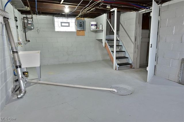 351 Laird Avenue NE, Warren, OH 44483