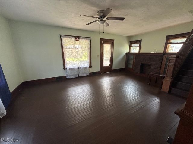 351 Laird Avenue NE, Warren, OH 44483