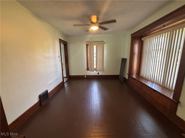 351 Laird Avenue NE, Warren, OH 44483