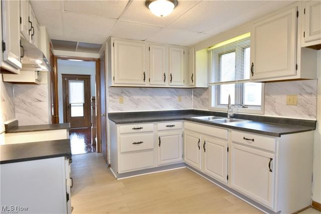 351 Laird Avenue NE, Warren, OH 44483