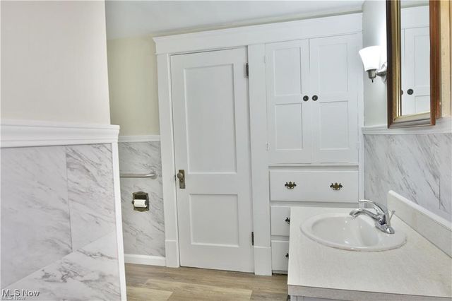 351 Laird Avenue NE, Warren, OH 44483