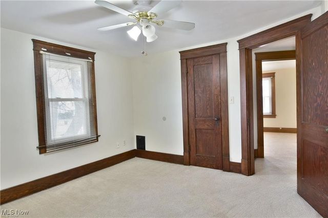 351 Laird Avenue NE, Warren, OH 44483