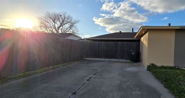 2224 Limestone Lane, Garland, TX 75040