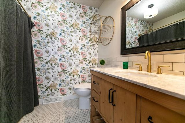 1418 NE 83rd Street, Kansas City, MO 64118