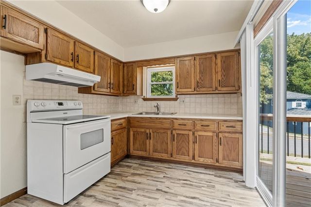 307 N Bradley Street, Harrisonville, MO 64701