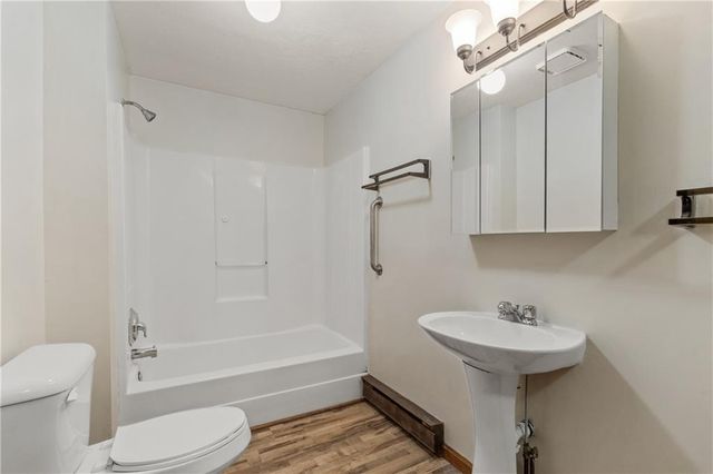 307 N Bradley Street, Harrisonville, MO 64701