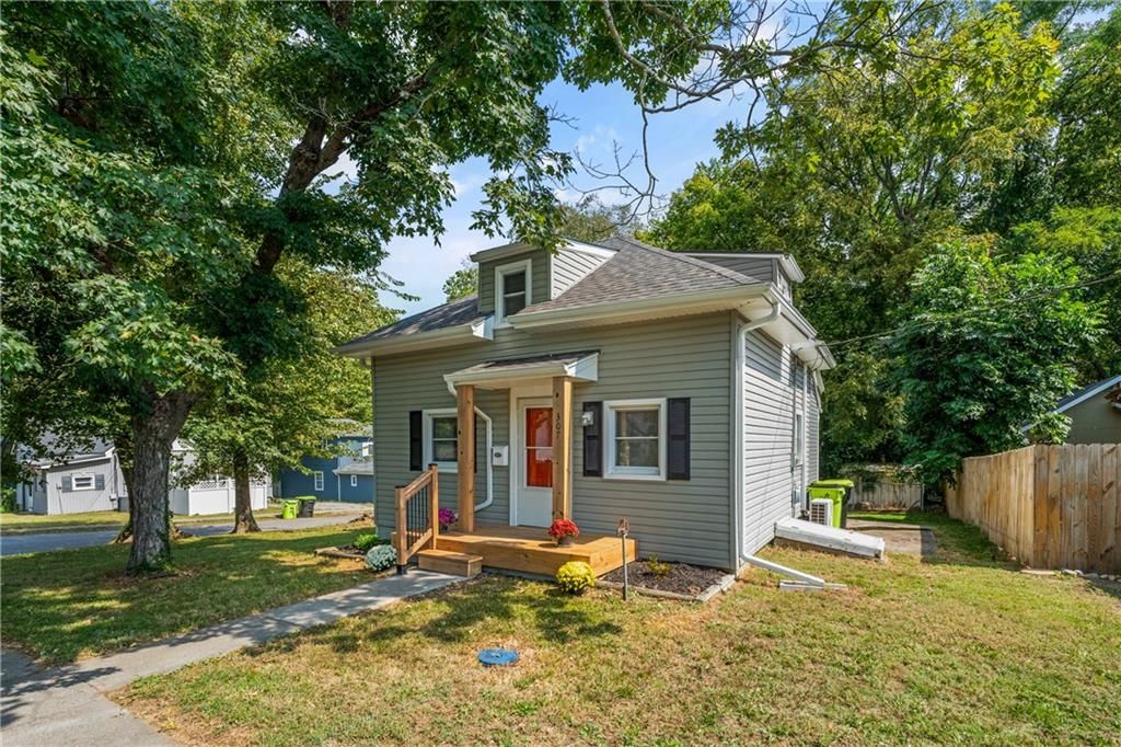 307 N Bradley Street, Harrisonville, MO 64701