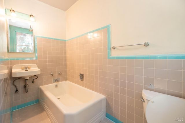 10671 Forest Hills Rd, Forestville, CA 95436