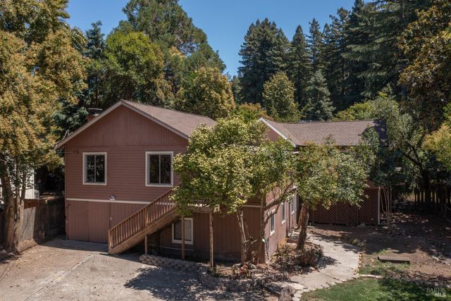 10671 Forest Hills Rd, Forestville, CA 95436