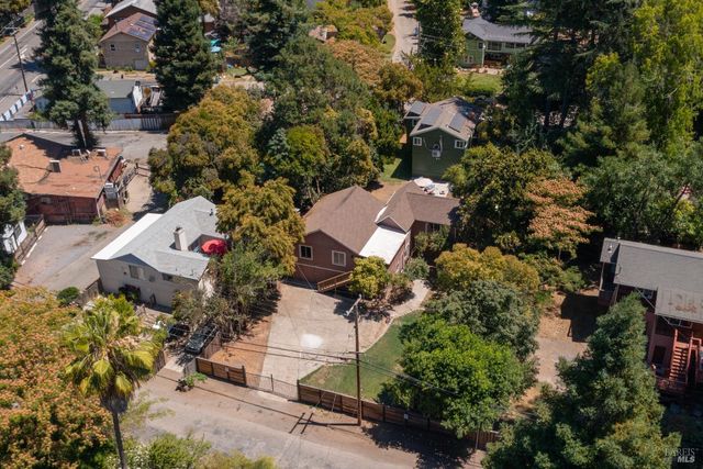 10671 Forest Hills Rd, Forestville, CA 95436