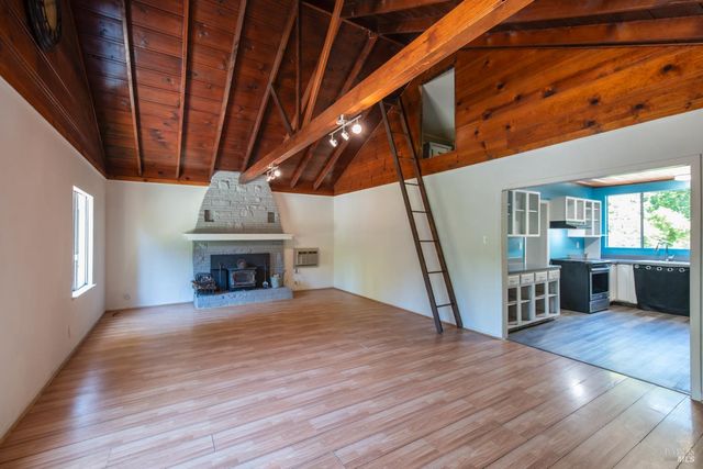 10671 Forest Hills Rd, Forestville, CA 95436