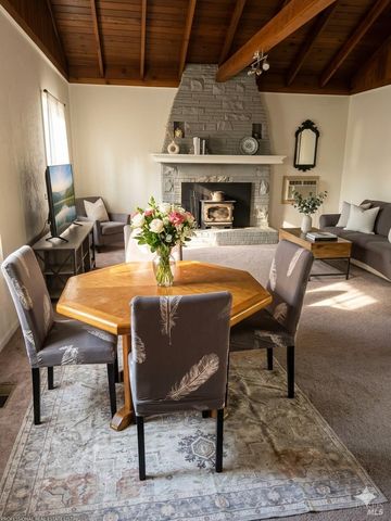 10671 Forest Hills Rd, Forestville, CA 95436