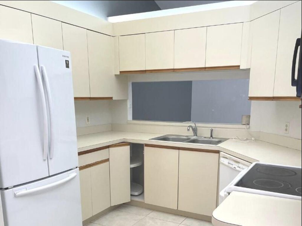 6531 SE Federal Highway E205, Stuart, FL 34997