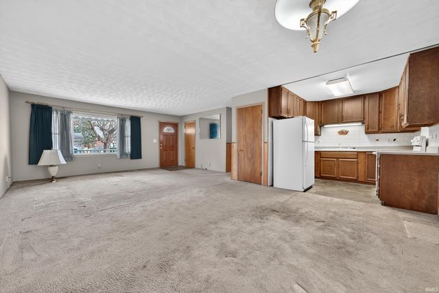 415 N LENFESTY Avenue, Marion, IN 46952